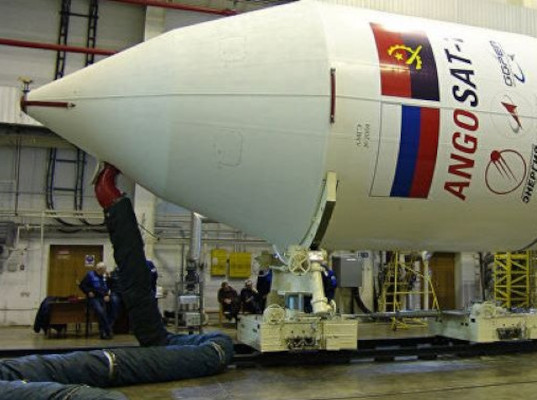 Россия получила из ЕС санкционные комплектующие для спутника Angosat-2 - Обзор прессы