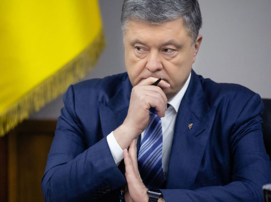 На Украине Порошенко подозревают в госизмене — покупке угля из Донбасса - Обзор прессы