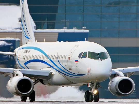 Из SSJ-100 вылилось топливо перед взлетом