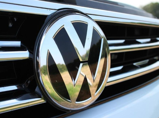 Volkswagen сообщил о прекращении производства автомобилей в РФ - Обзор прессы