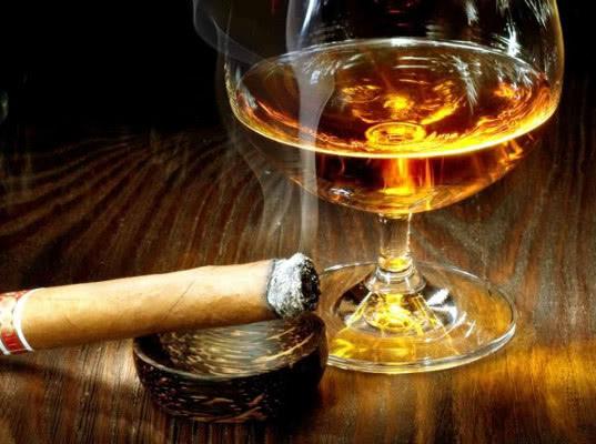 Ставки акцизов на крепкий алкоголь в РФ планируют проиндексировать на 4,7%