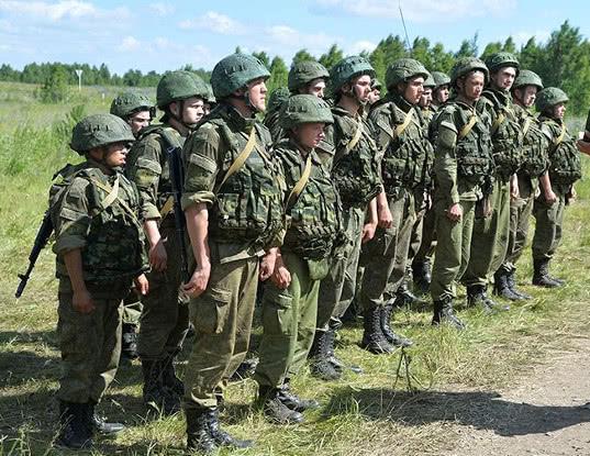 В российской армии фиксируют меньше дедовщины, но больше коррупции
