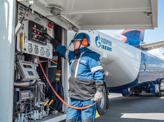 "Газпром нефть" начала производить авиатопливо JET A-1 для зарубежных рынков 