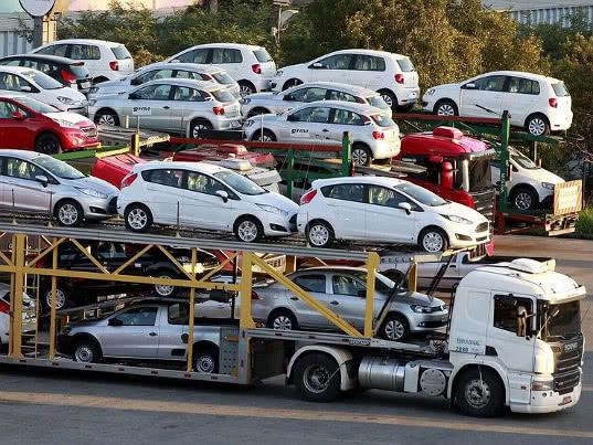В первом полугодии импорт автомобилей в РФ снизился на треть