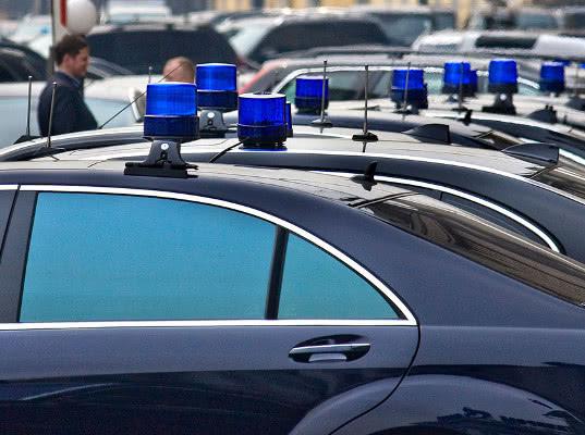 ФТС покупает автомобили по 5,2 млн рублей — в два раза дороже, чем разрешал Медведев