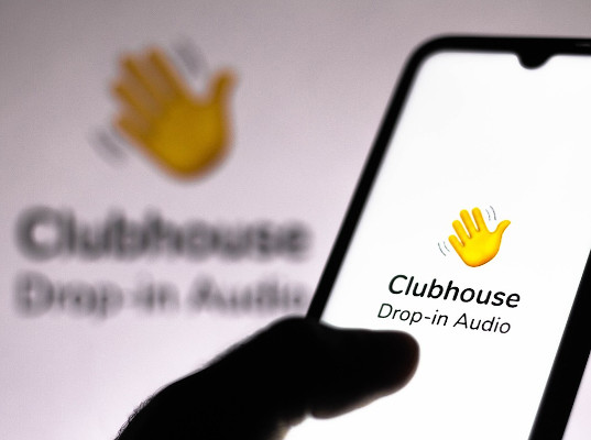 Предполагаемая дочь Путина поговорила в Clubhouse с автором расследования о ней