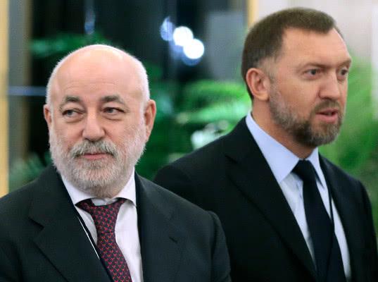США сообщили о заморозке счетов Дерипаски и Вексельберга на Кипре