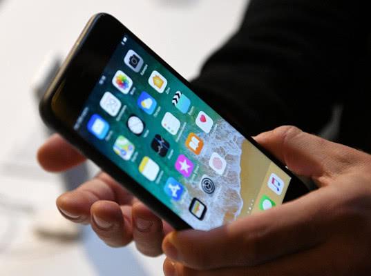 "Связной" из-за сбоя программы продавал iPhone по пять тысяч рублей