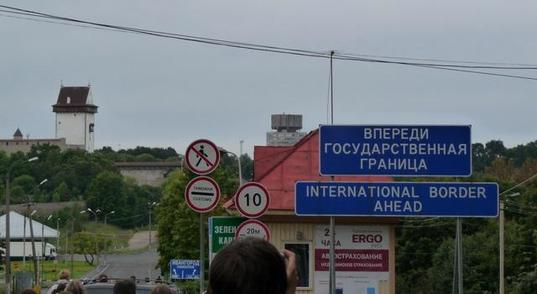 Кингисеппские таможенники не дали вывезти в Эстонию серебряную кружку XVIII века с библейскими сюжетами
