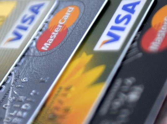 В Крыму прекратили выпуск карт Visa и MasterCard