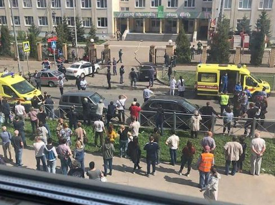 В Казани в результате стрельбы в школе погибли девять человек