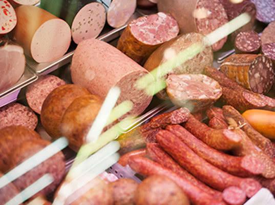 Россельхознадзор нашел нарушения в белорусской колбасе и мясе птицы