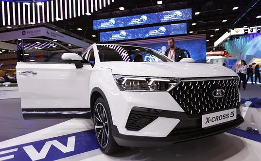 Бывший завод Nissan в Петербурге начал сборку автомобилей Lada