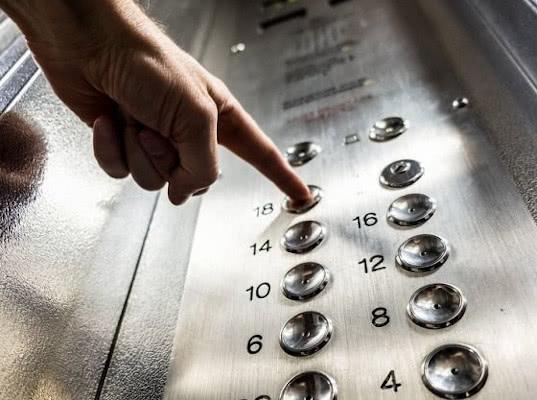 Минпромторг предлагает запретить госзакупки импортных лифтов и автокондиционеров