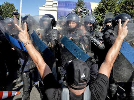После митинга и беспорядков в Бухаресте задержали более 30 человек