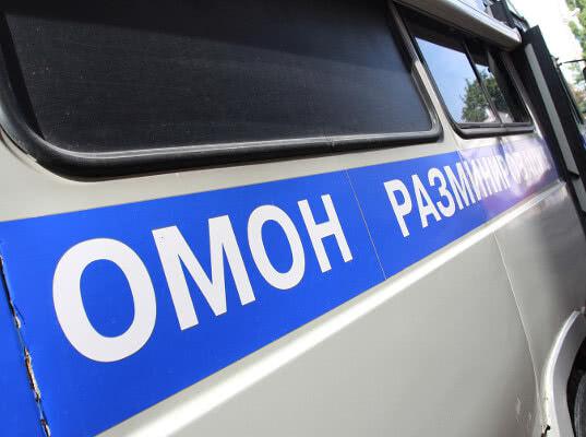 «Вместе с семьями выкидывают просто в никуда»: бывшие сотрудники ОМОНа рассказали о выселении из служебных квартир 