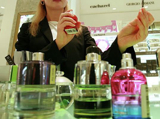 Импортеры и производители духов начали поставки маркированной продукции