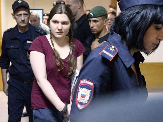 Депутаты от КПРФ попросили отпустить фигуранток дела "Нового величия" под их поручительство