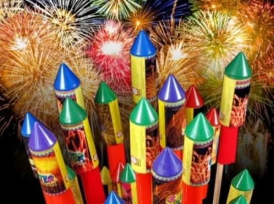 Елочные гирлянды физические лица ввозить могут, а пиротехнические изделия - нет