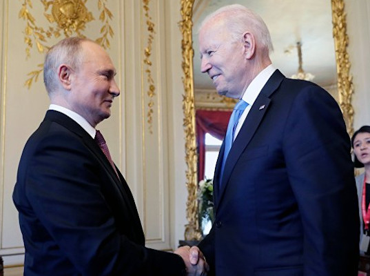 Переговоры Путина и Байдена начались в узком составе