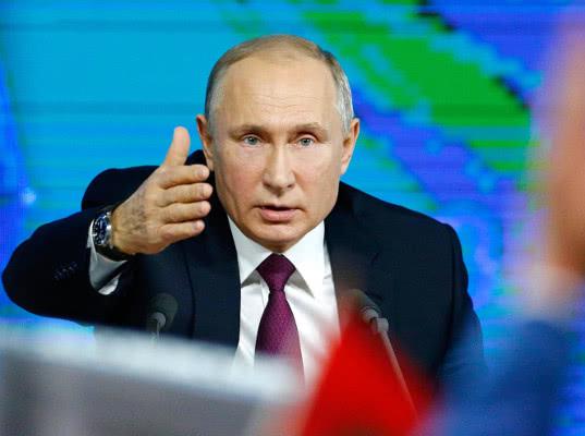 Путин посоветовал бизнесу инвестировать "лучше в дом"