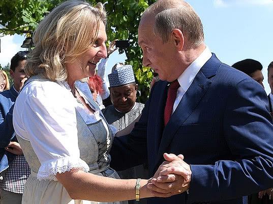 Глава МИД Австрии назвала «неожиданным» визит Путина на свою свадьбу