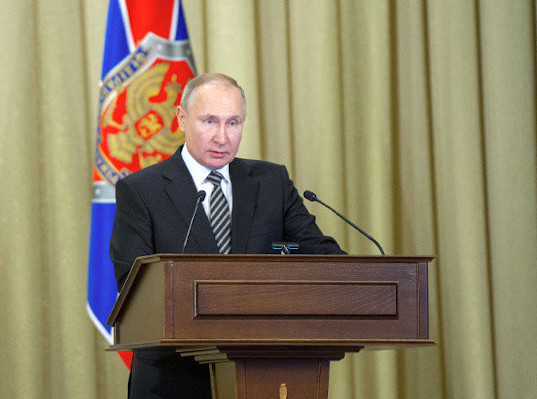  Путин заявил о попытках поставить Россию под внешний контроль 