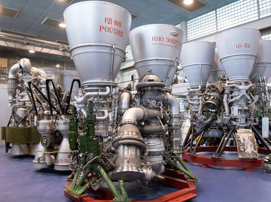 "Роскосмос" отложил эскизный проект ракеты "Союз-6" с двигателем РД-180
