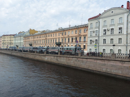  Росгвардия отработала подавление беспорядков в центре Петербурга 