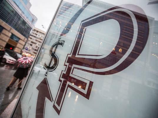 ЦБ корректирует объемы закупки валюты для ограничения волатильности на рынке