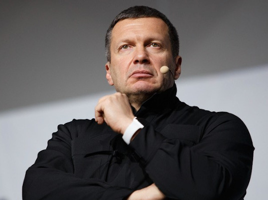 Владимир Соловьев похвалил Гитлера за то, что тот доблестно воевал. Ранее ведущий снял хвалебный фильм о Муссолини