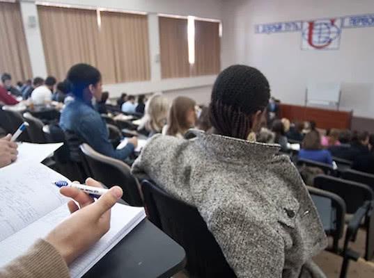 Иностранные студенты просят правительство РФ разрешить прибыть в вузы