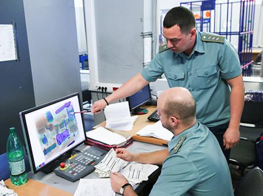 Таможенникам могут разрешить проводить дознание по делам о контрабанде алкоголя