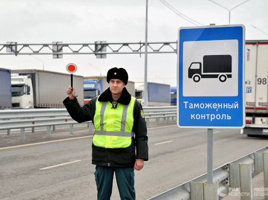 Таможенники обнаружили 3 кг ртути у водителя фуры из Китая