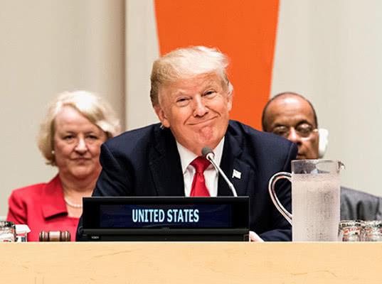 Китай согласился снизить пошлины на импорт автомобилей из США, заявил Трамп