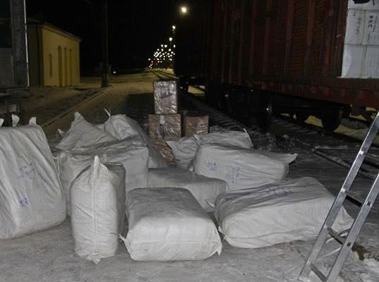 Два вагона с контрабандой задержали сотрудники Северо-Западной оперативной таможни