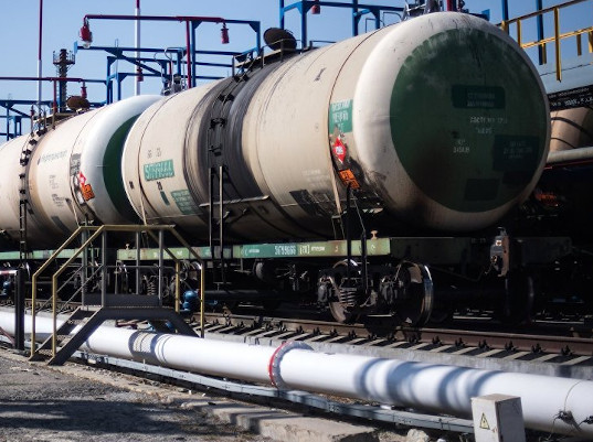 Нефтяной экспорт РФ в декабре снизился на 40 тыс. б/с