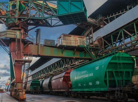 Транзит белорусских удобрений в Литве оказался в руках банков - Обзор прессы