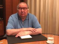 «Из нас двоих уголовник — это ты». Алишер Усманов записал видеообращение к Навальному (видео)