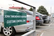 Поток автомобилей в Россию резко затормозил