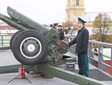 Начальник СЗТУ Александр Гетман поздравил коллег выстрелом из пушки
