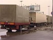247 фур ждут своей очереди в Бурачках по обе стороны границы России и Латвии  