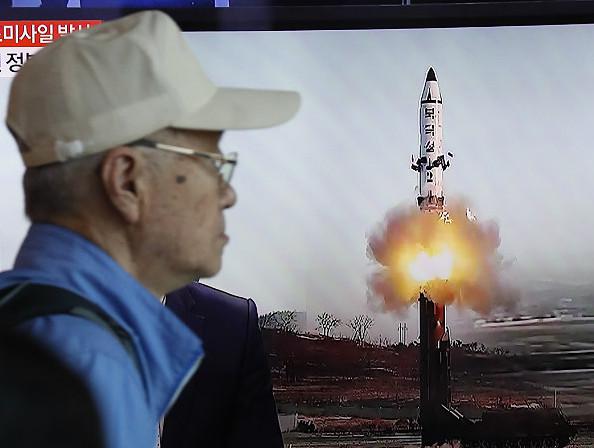 Северокорейская ракета упала в 500 км от территории России