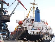 Причал N5-6 ВМТП встретил первое судно после ремонта