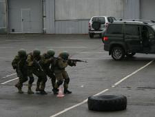 Кинологи и СОБР Южной оперативной таможни показали свое мастерство в День таможенника
