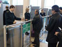 Пятнадцать тысяч свердловчан стали 'невыездными'

