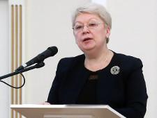 Министр просвещения Ольга Васильева выступила против ограничения числа приемных детей в семьях