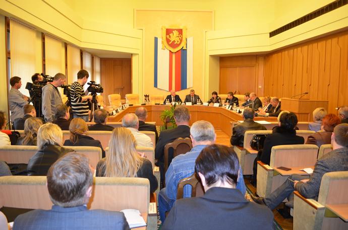 В Государственном Совете Республики Крым состоялась встреча руководителя ФТС России с участниками внешнеэкономической деятельности Крыма 